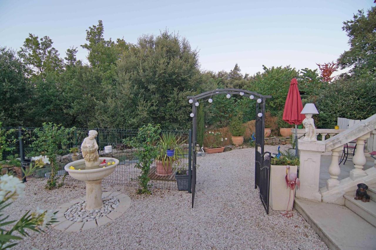 Chez Amali - Stielvolle Ferienwohnung In Der Provence Mit Terrasse Brignoles Dış mekan fotoğraf